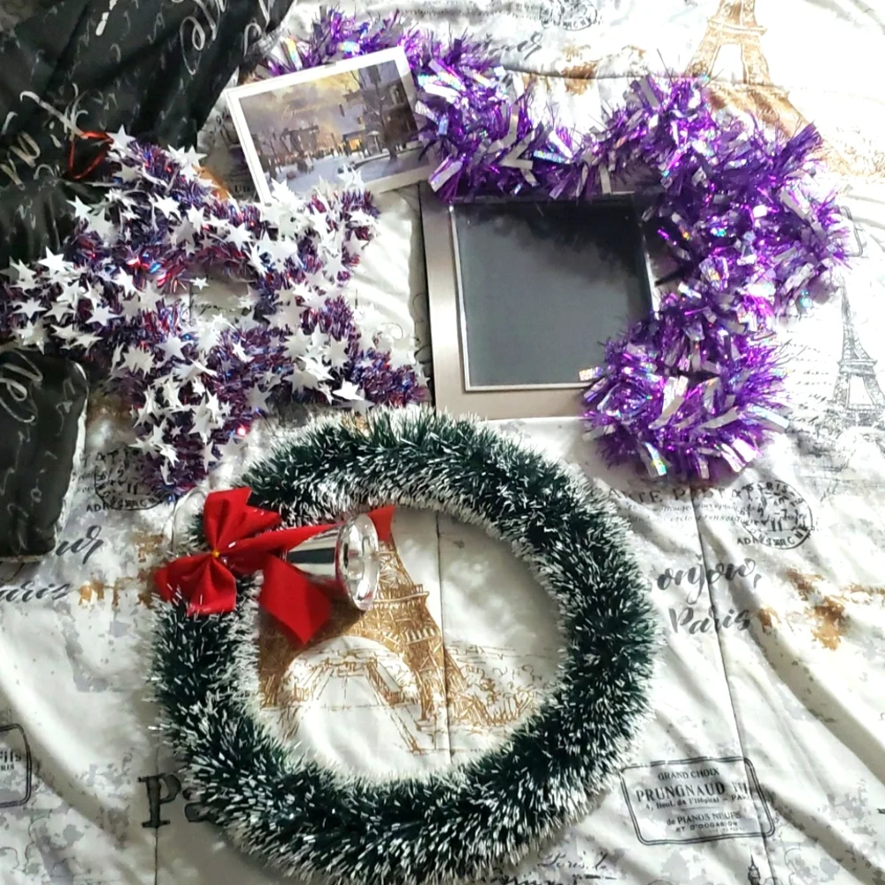 NWT Holidays Decor Wreaths and Photo Frame New with Bag